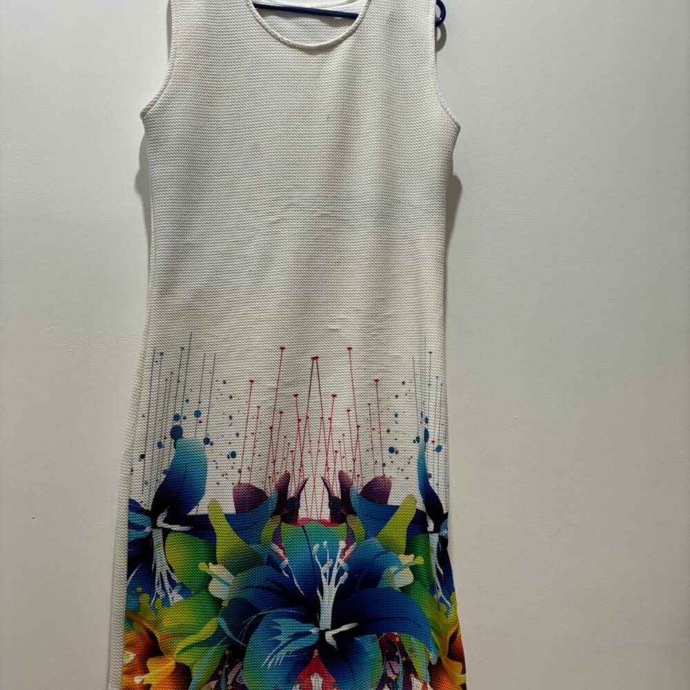 Girls Tunic, 36, White & Blue, Preloved in Excellent condition.